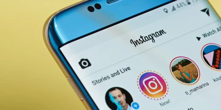 How to Add Multiple Photos to Instagram Story?